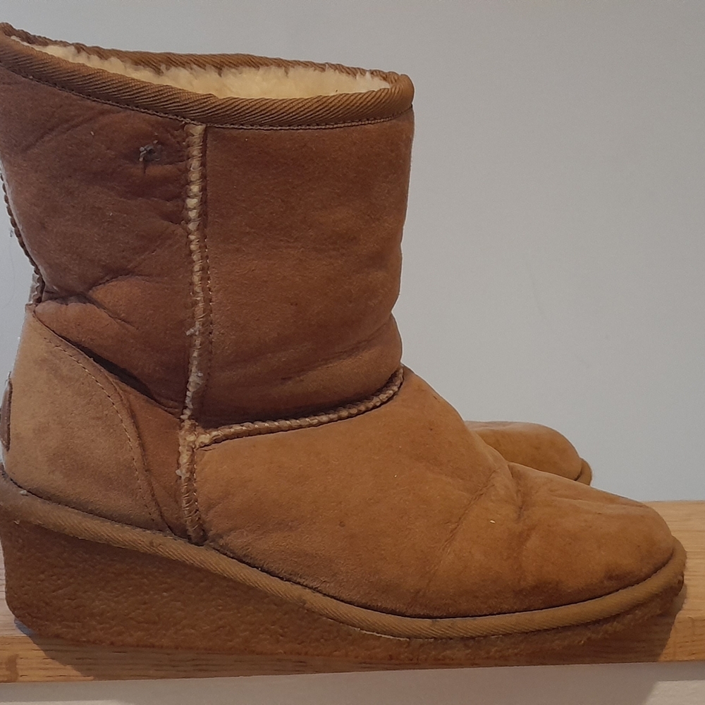 Ugg Uggs boot boots 8 Koolaburra 2" Wedge heel